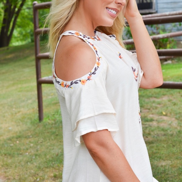 Off shoulder cream dress - Picture 2 of 6